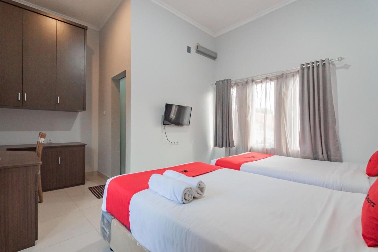 Reddoorz Plus Syariah @ Tuparev Cirebon 3 Eksteriør billede