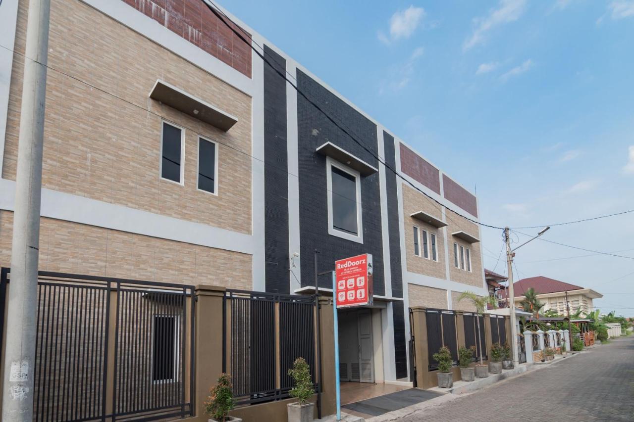 Reddoorz Plus Syariah @ Tuparev Cirebon 3 Eksteriør billede