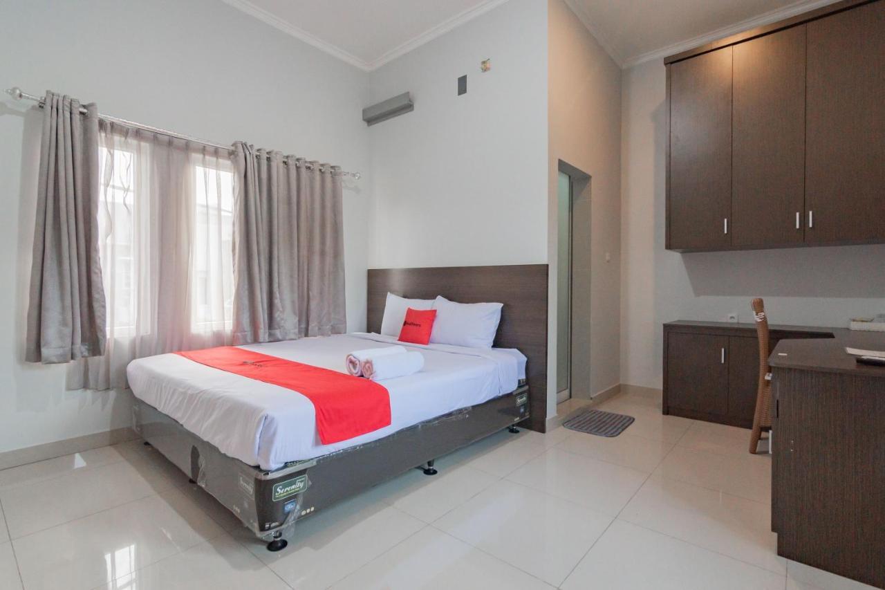 Reddoorz Plus Syariah @ Tuparev Cirebon 3 Eksteriør billede