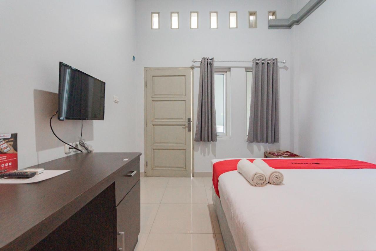 Reddoorz Plus Syariah @ Tuparev Cirebon 3 Eksteriør billede