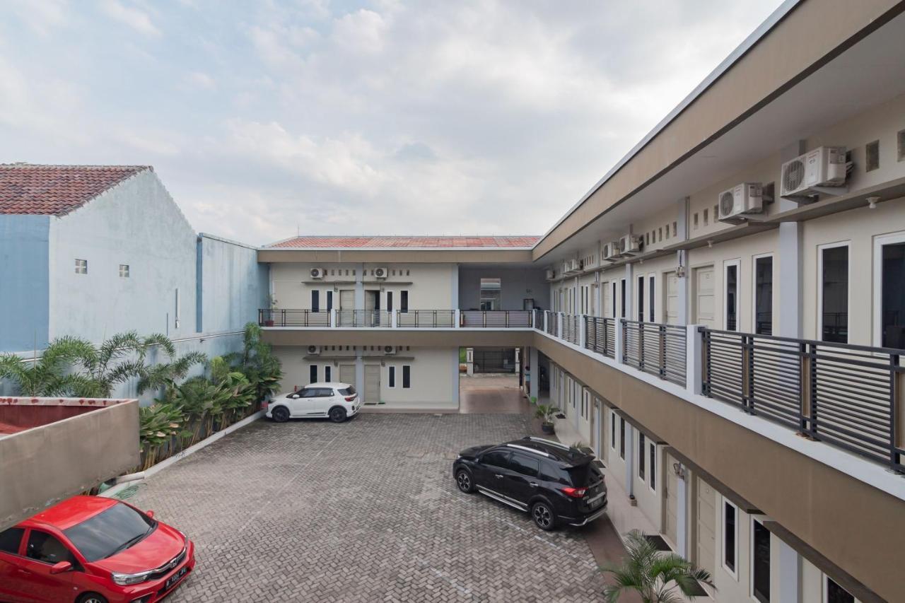 Reddoorz Plus Syariah @ Tuparev Cirebon 3 Eksteriør billede