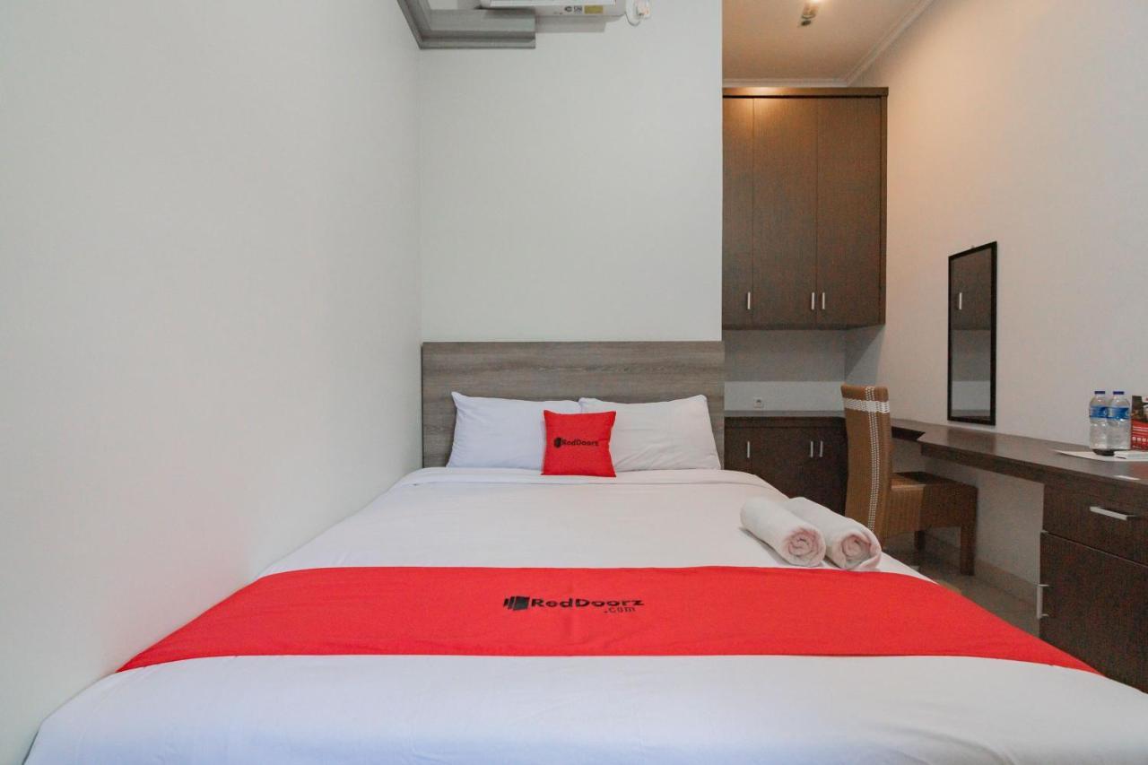 Reddoorz Plus Syariah @ Tuparev Cirebon 3 Eksteriør billede