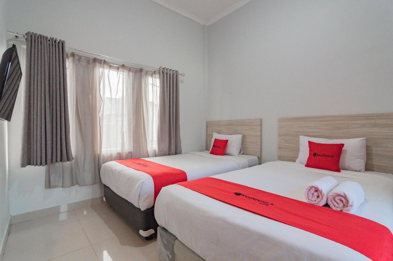 Reddoorz Plus Syariah @ Tuparev Cirebon 3 Eksteriør billede